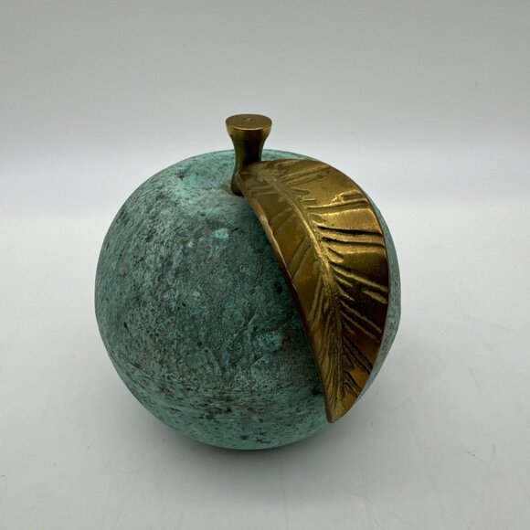 Vintage Brass Metal Apple Fruit Heavy Patina Paperweight MCM Figurine - Picture 2 of 9